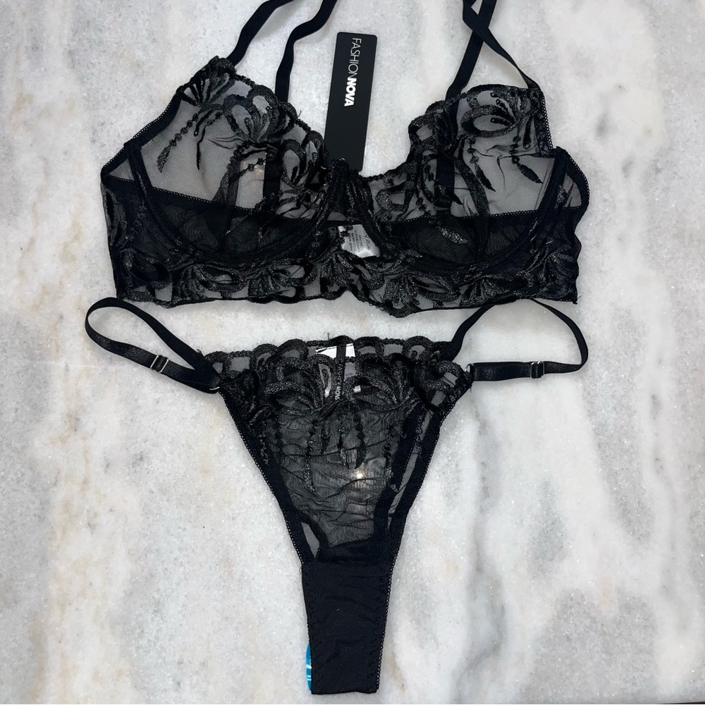 2 piece Lace embroidered thong set Black Size L NWT - Picture 4 of 6